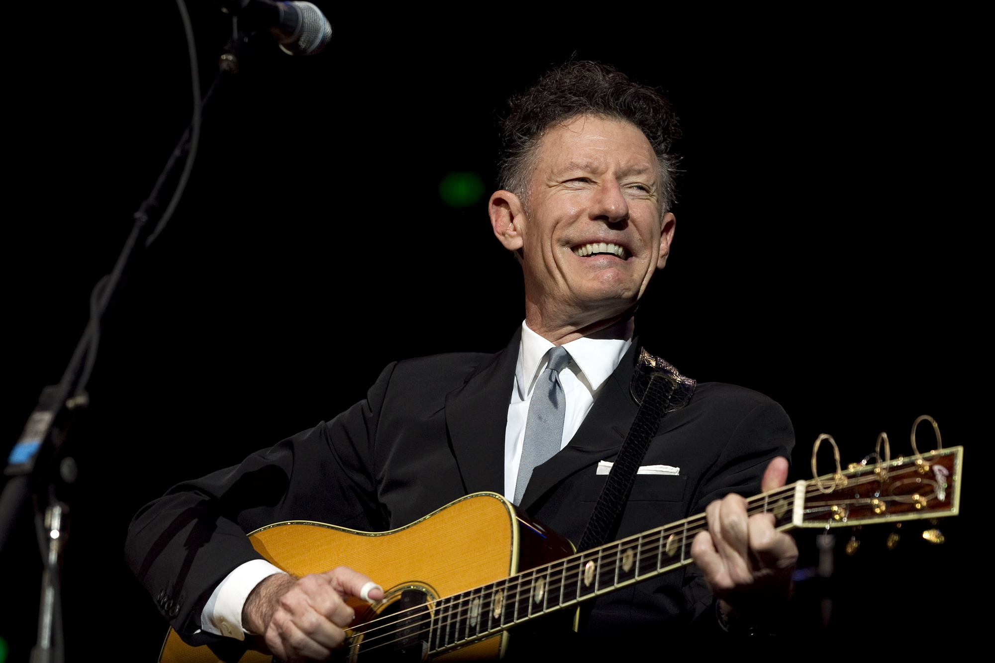 Tim Finn Review Lyle Lovett With The Kansas City Symphony In Kansas City