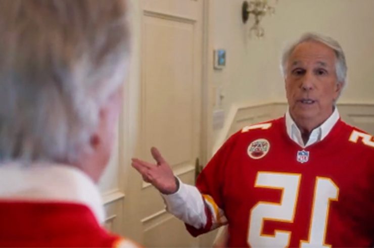 Patrick Mahomes Presents 'Happy Days' and 'Barry' Star Henry Winkler with Chiefs  Jersey - IN Kansas City Magazine