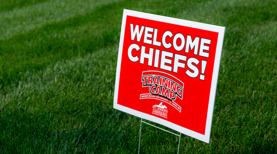 A yard sign that says "Welcome Chiefs! Training Camp" in St. Joseph, Missouri