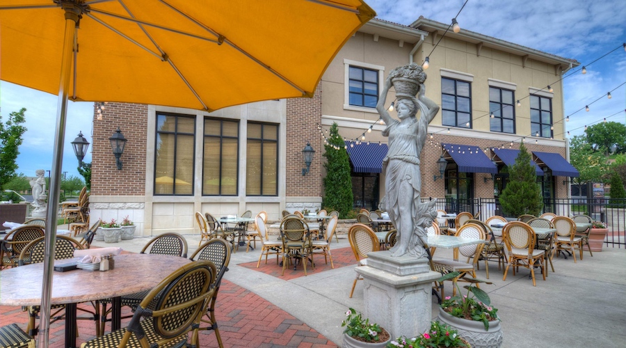 The patio, complete with a stone statue, at Trezo Mare in Kansas City, Missouri