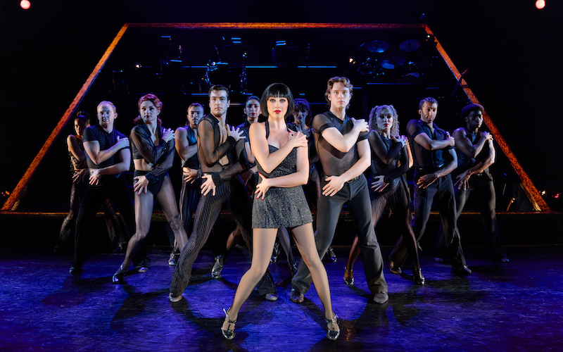 el elenco de "chicago," un musical de Broadway en gira